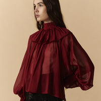 Camicia in chiffon di seta bordeaux con collo Pierrot e maniche a volant