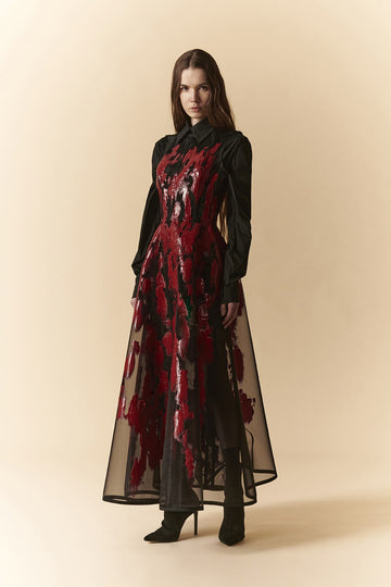 Abito longuette in organza trasparente con spalmature in lattice rosso rubino