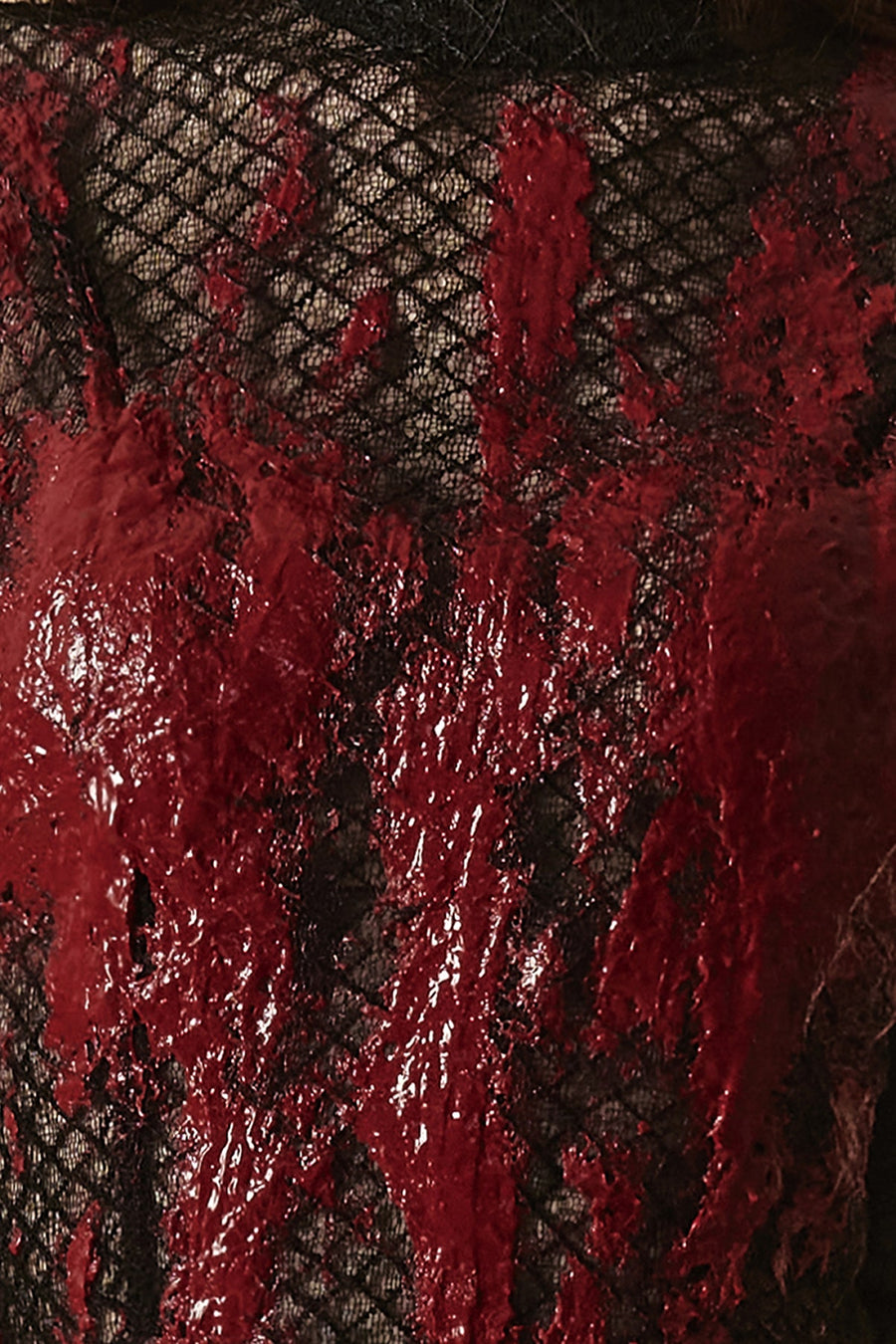 Abito tubino nero longuette con collo dolcevita e dettagli in tulle e lattice