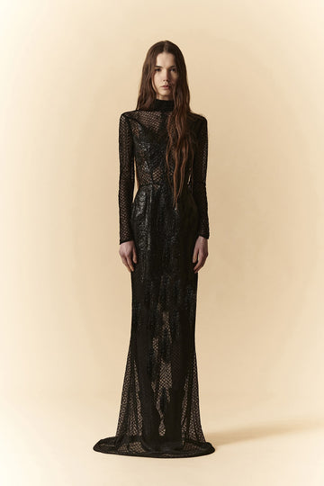 Abito lungo nero in tulle con collo dolcevita e spalmature in lattice
