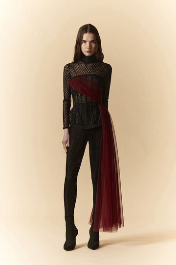 Corsetto nero in organza con drappeggio in tulle rosso sangue